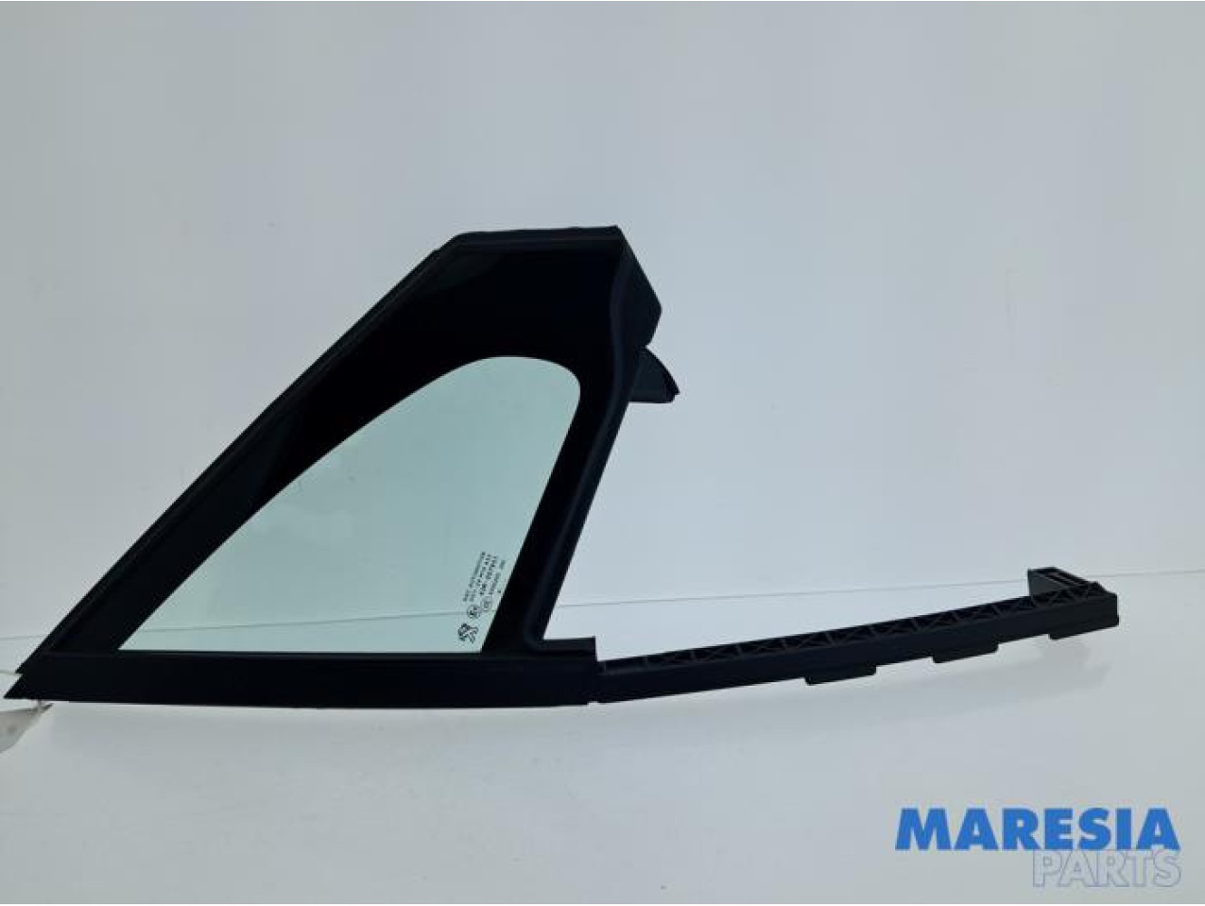 Peugeot - 2008 - Quarter light, front right