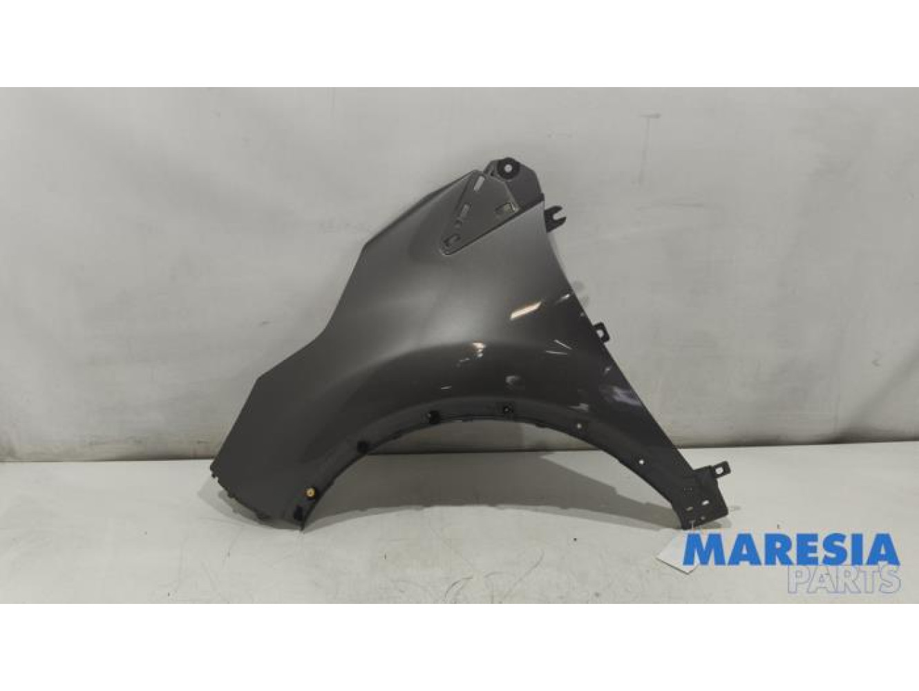 Renault - Captur - Front wing, left