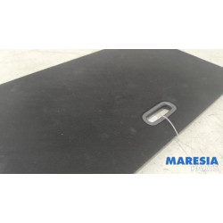 Renault - Captur - Floor panel load area
