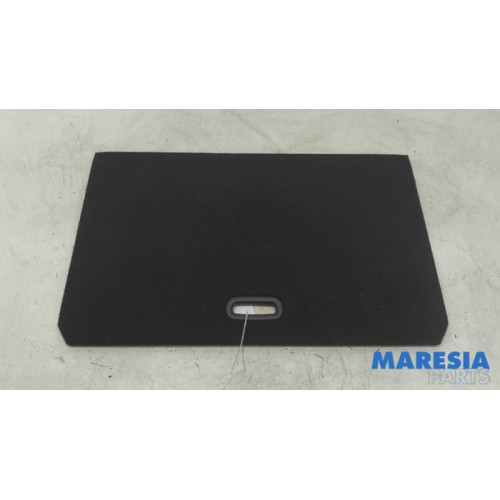 Renault - Captur - Floor panel load area