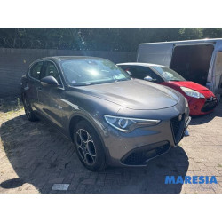 Alfa Romeo - Stelvio - Vorderfront komplett