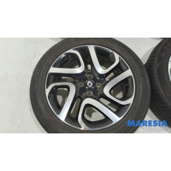 Renault - Captur - Sportvelgenset + banden