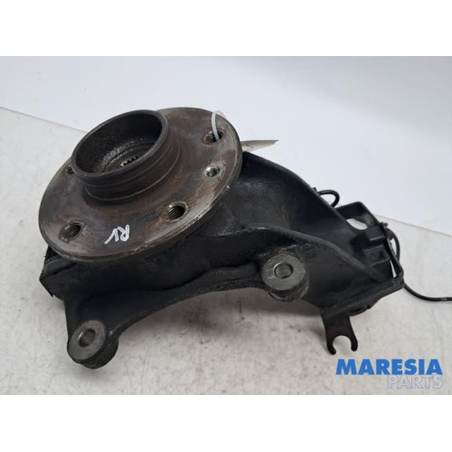 Renault - Clio - Knuckle, front right