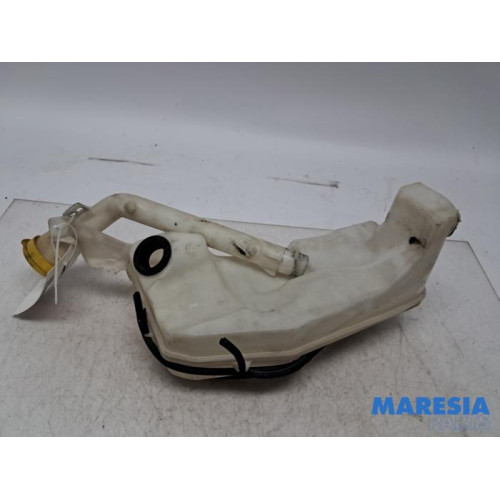 Renault - Clio - Front windscreen washer reservoir