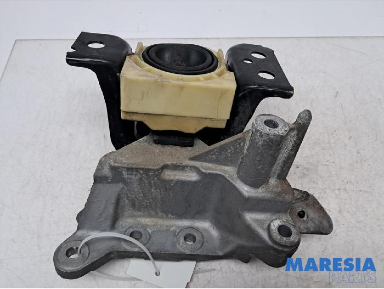 Renault - Clio - Engine mount