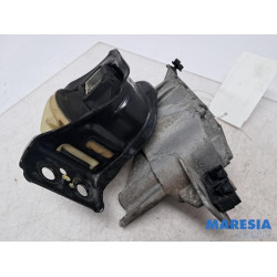 Renault - Clio - Engine mount