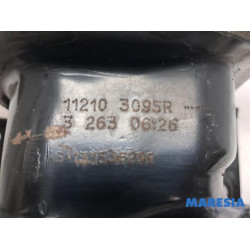 Renault - Clio - Engine mount