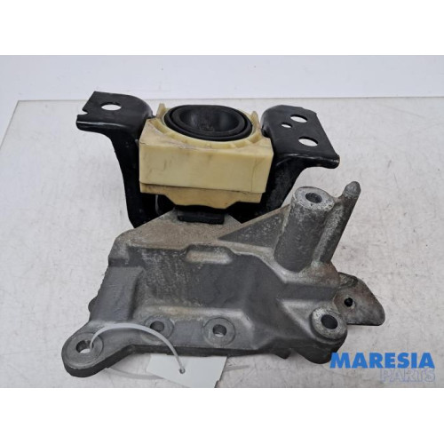 Renault - Clio - Engine mount