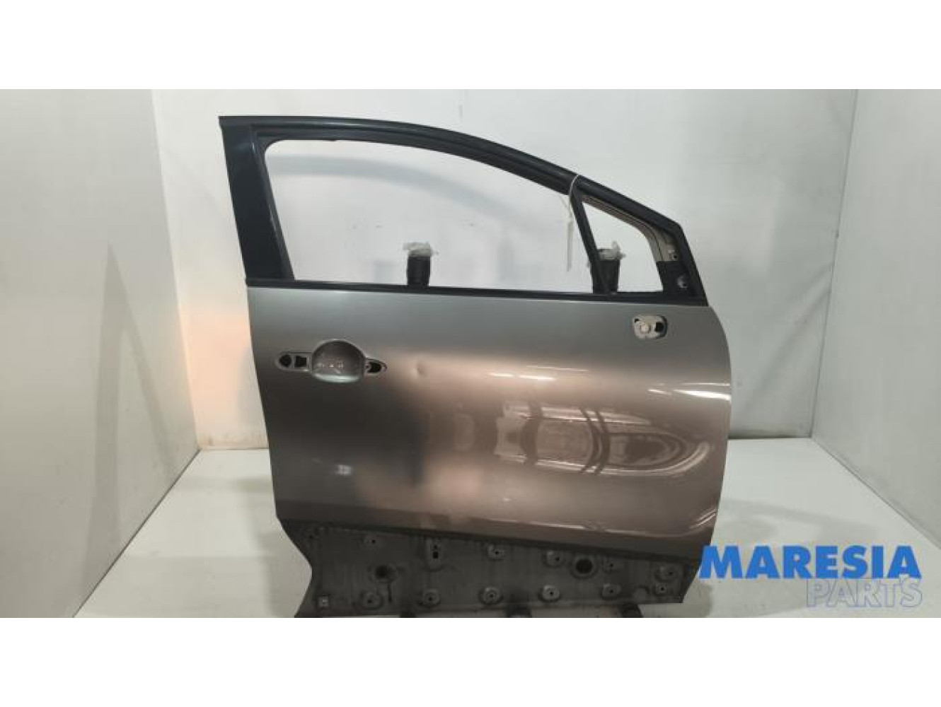 Renault - Captur - Front door 4-door, right