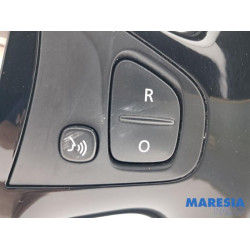 Renault - Captur - Steering wheel