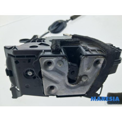 Renault - Captur - Front door lock mechanism 4-door, right