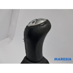 Renault - Captur - Gear stick
