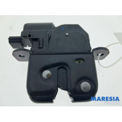 Renault - Captur - Tailgate lock mechanism