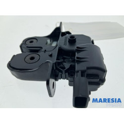 Renault - Captur - Tailgate lock mechanism