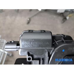 Renault - Captur - Tailgate lock mechanism