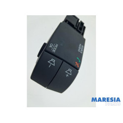 Renault - Captur - Steering wheel mounted radio control