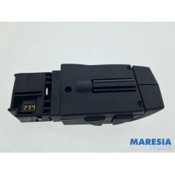 Renault - Captur - Steering wheel mounted radio control