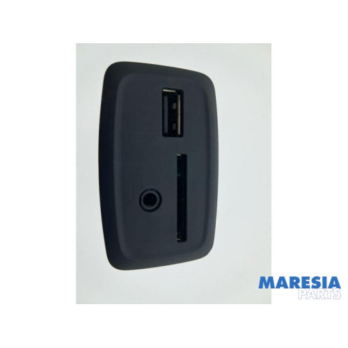 Renault - Captur - AUX / USB connection