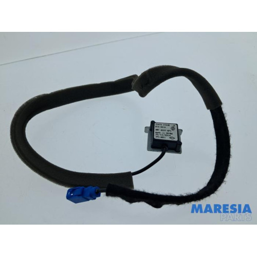 Renault - Captur - GPS antenna