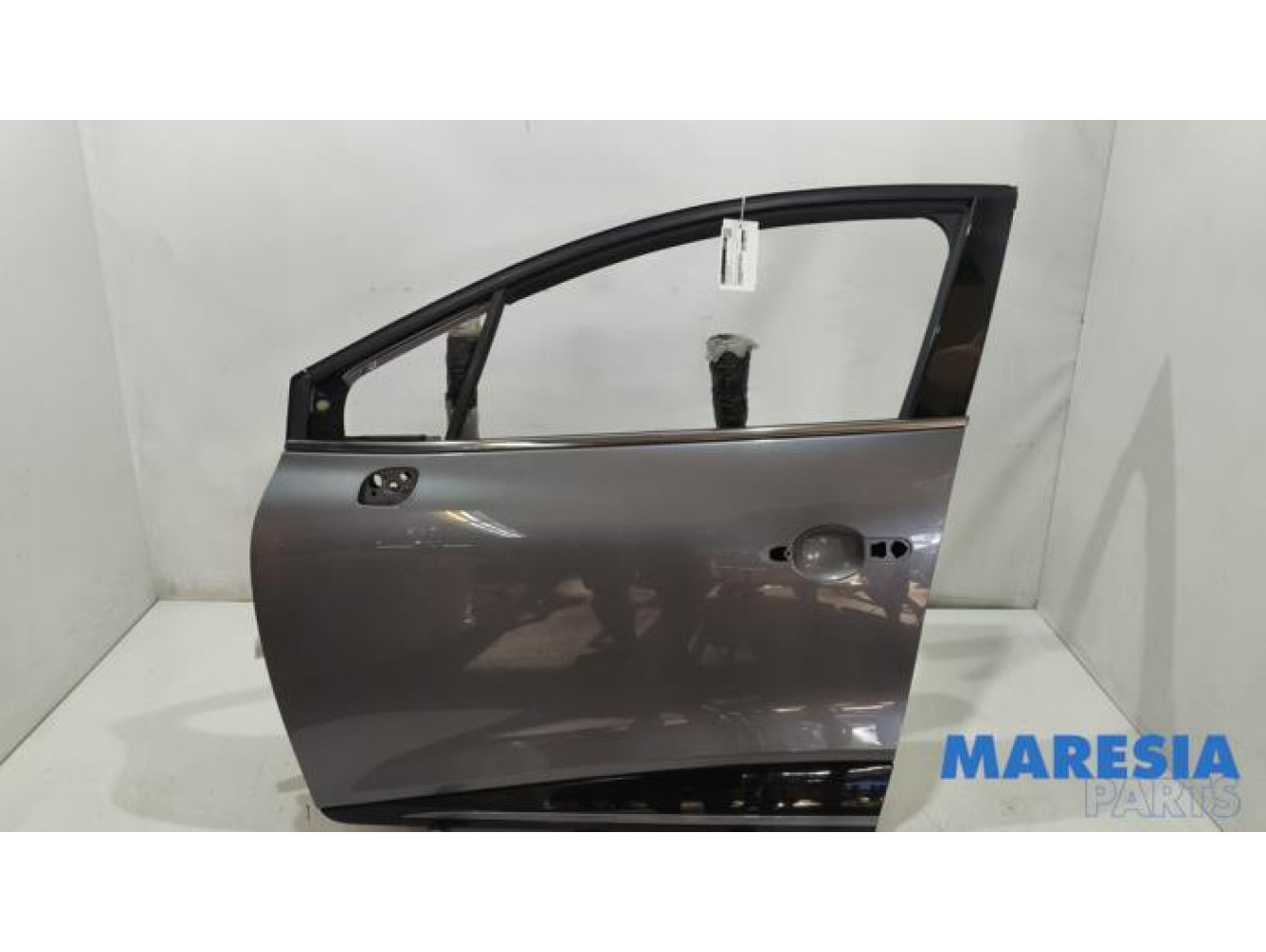 Renault - Clio - Door 4-door, front left