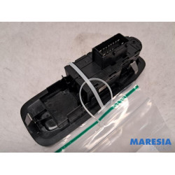 Peugeot - 2008 - Multi-functional window switch