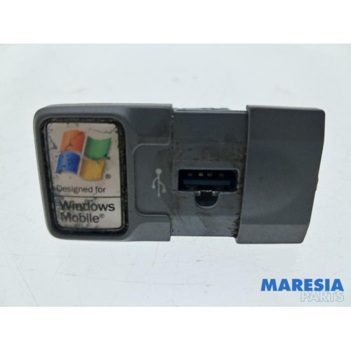 Fiat - 500 - AUX / USB-Anschluss