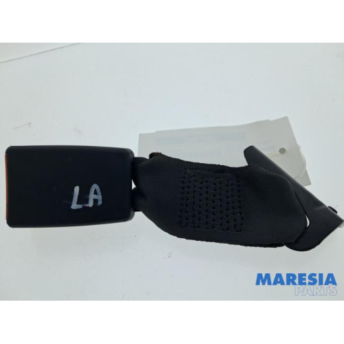 Fiat - 500 - Insertion ceinture de sécurité arrière gauche