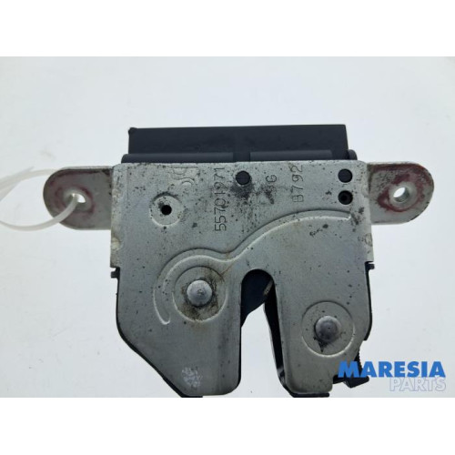 Fiat - 500 - Tailgate lock mechanism