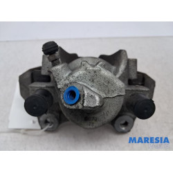 Renault - Twingo - Front brake calliper, right