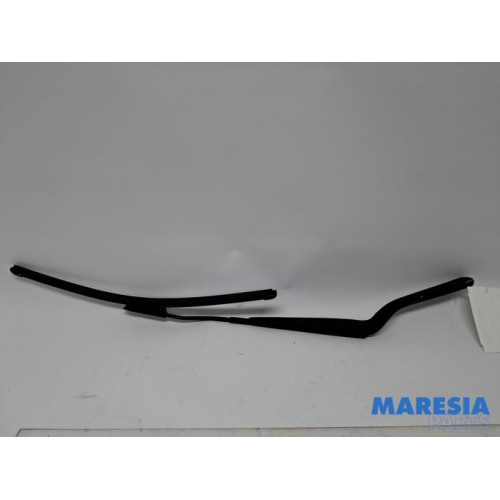 Renault - Twingo - Front wiper arm