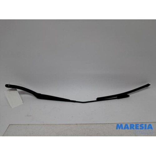 Renault - Twingo - Front wiper arm