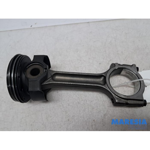 Renault - Trafic - Connecting rod