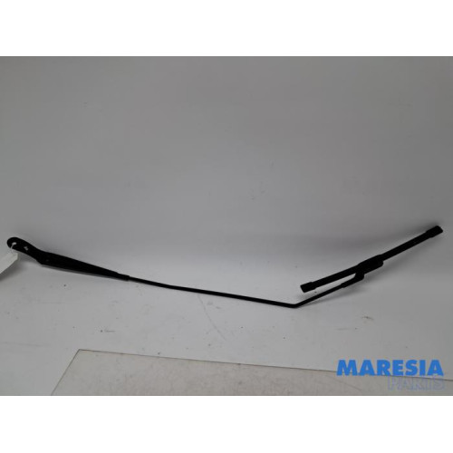 Renault - Zoe - Front wiper arm