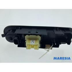 Renault - Clio - Multi-functional window switch