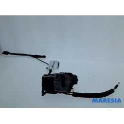 Renault - Clio - Front door lock mechanism 4-door, right