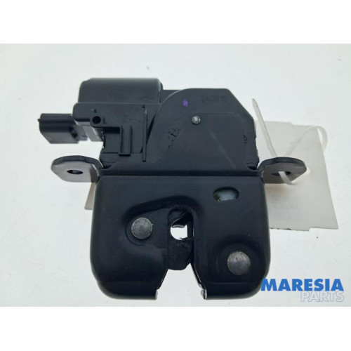 Renault - Clio - Tailgate lock mechanism