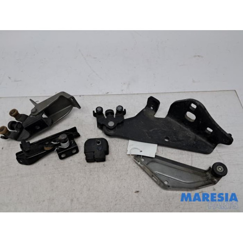 Renault - Kangoo - Sliding door roller, right