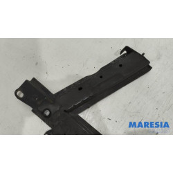Renault - Clio - Radiator bar
