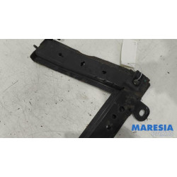 Renault - Clio - Radiator bar