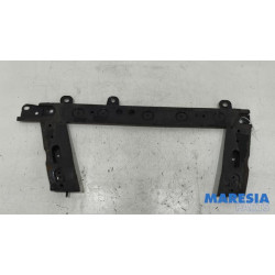 Renault - Clio - Radiator bar