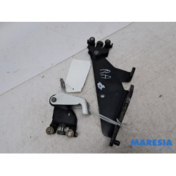 Renault - Kangoo - Sliding door roller, right