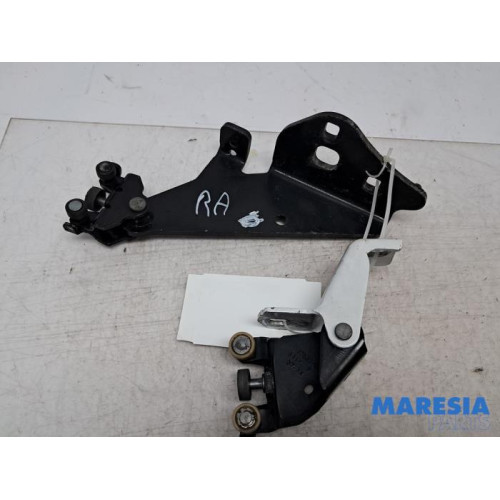 Renault - Kangoo - Sliding door roller, right