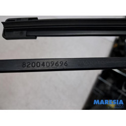 Renault - Kangoo - Front wiper arm