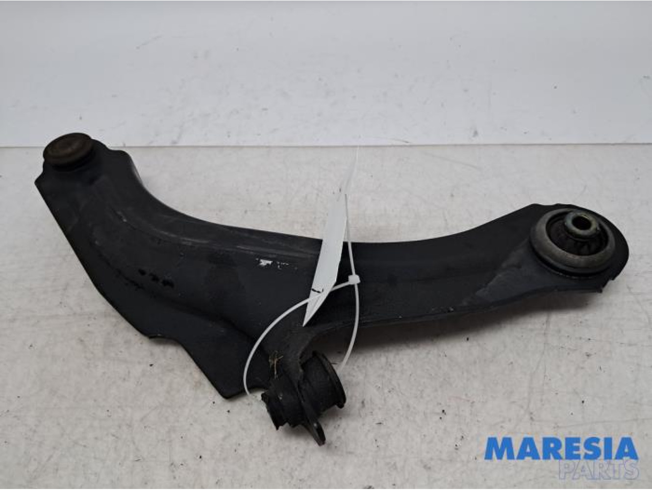 Renault - Clio - Front lower wishbone, left