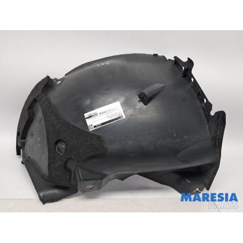 Renault - Clio - Wheel arch liner
