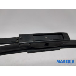 Renault - Clio - Front wiper arm