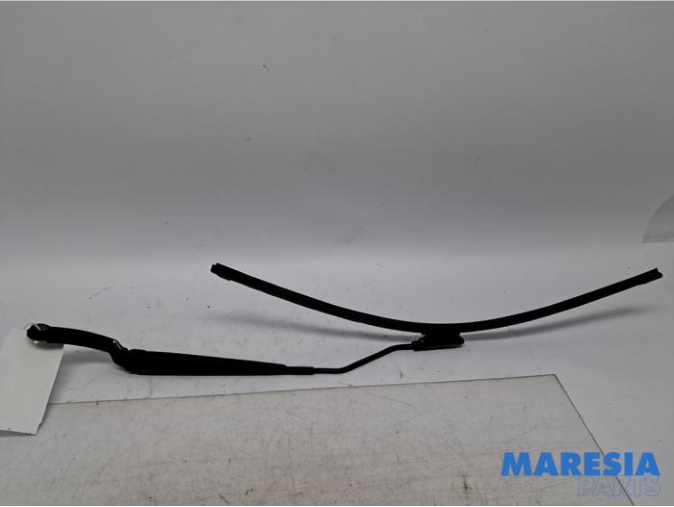 Renault - Clio - Front wiper arm