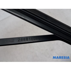 Renault - Clio - Front wiper arm
