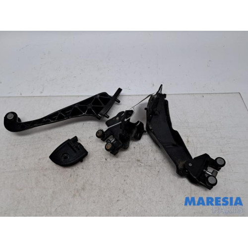 Peugeot - Partner - Sliding door roller, right