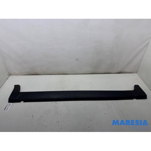 Opel - Crossland X - Marche-pied (list de couverture) droite